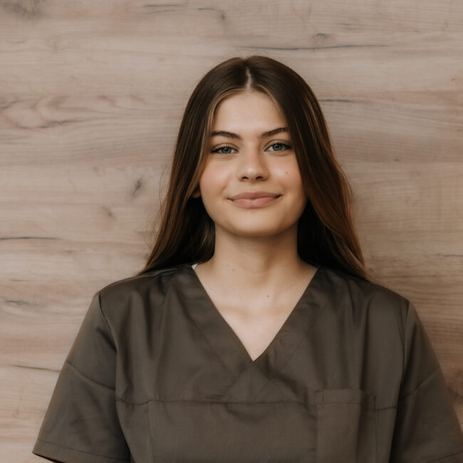 Ajsela Smailovic - Auszubildende in der Zahnarztpraxis Dr. Hermann